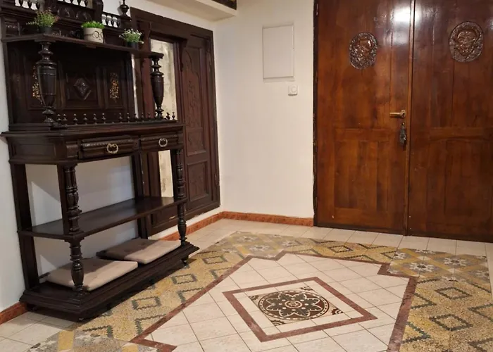 Elia Old Town Apartment *